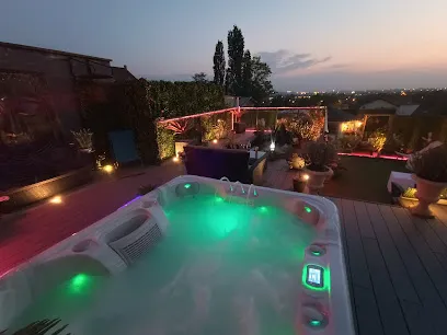 Photo de Spa de la Lune - Suite Spa privative avec Jacuzzi, Sauna & Vue aux portes de Paris